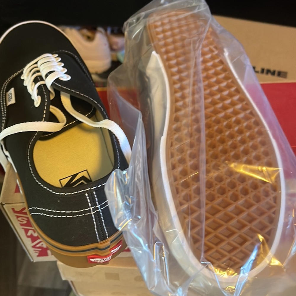 Vans - Picture 3 of 5